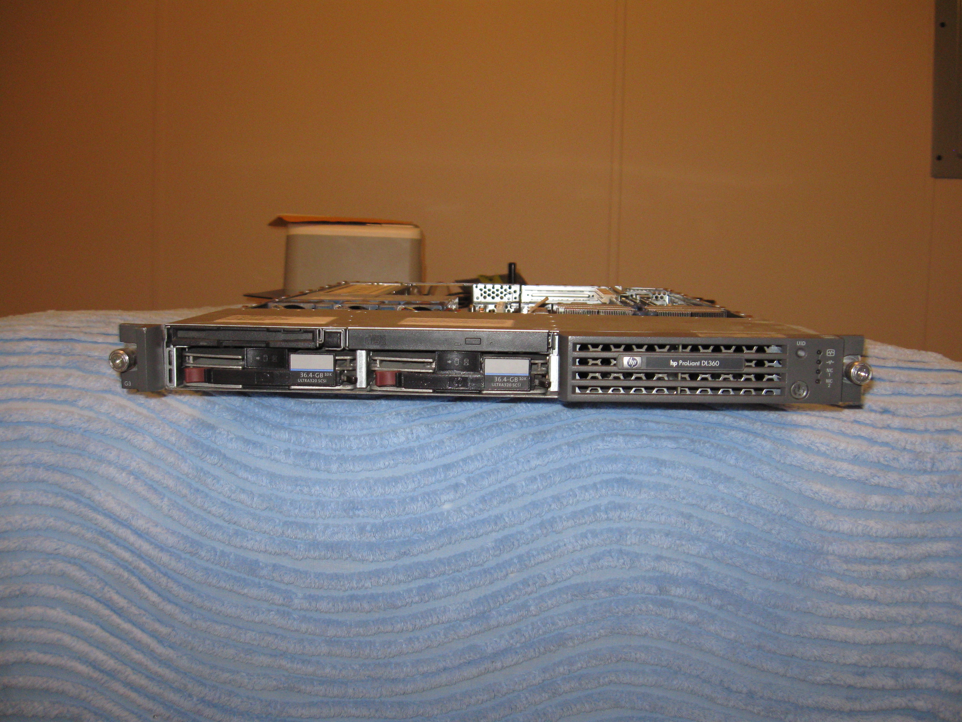 HP ProLiant DL360 G3 1